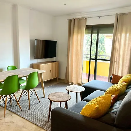 Urban Retreat With Views & Terrace Apartment
